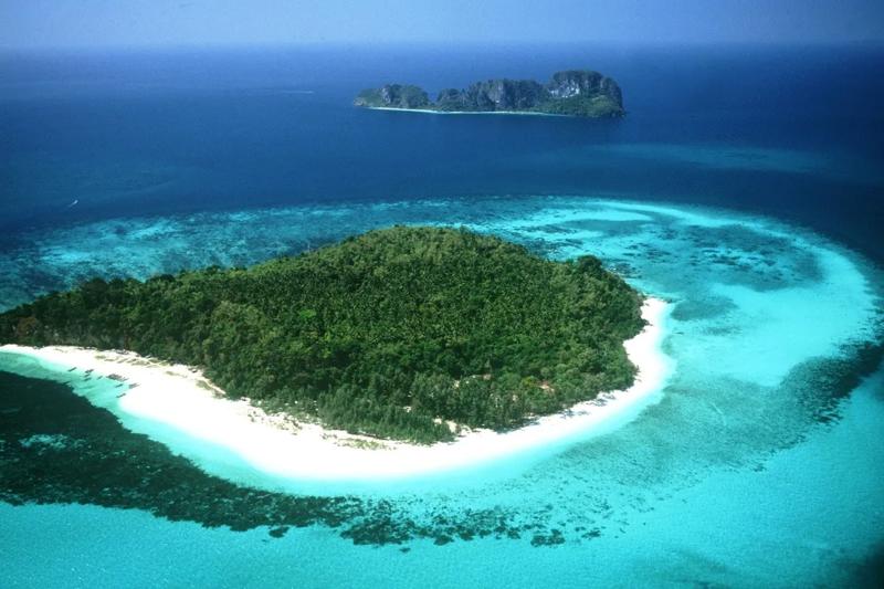 Beautiful beach at Bamboo Island with turquoise waters and clear blue sky.